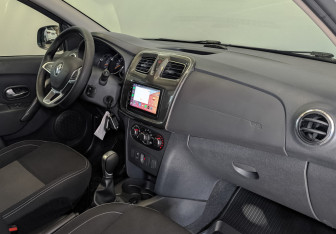 Подержанный автомобиль Renault Sandero 2021 года (11 фото)