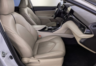 Подержанный автомобиль Toyota Camry Sedan 2022 года (24 фото)