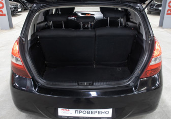 Подержанный автомобиль Hyundai i20 2009 года (10 фото)