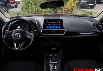 Подержанный автомобиль Mazda 3 Hatchback 2015 года (11 фото)