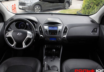 Подержанный автомобиль Hyundai ix35 2012 года (11 фото)