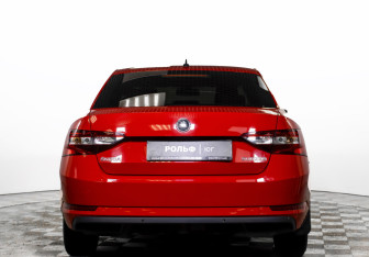 Подержанный автомобиль Skoda Superb Liftback 2016 года (6 фото)