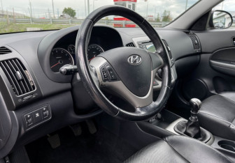 Подержанный автомобиль Hyundai i30 Hatchback 2009 года (13 фото)