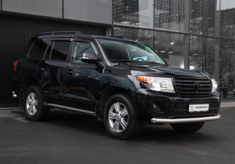 Подержанный автомобиль Toyota Land Cruiser Suv 2012 года (3 фото)