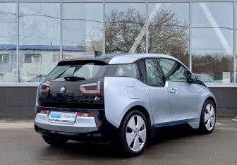 Подержанный автомобиль BMW i3 2017 года (5 фото)
