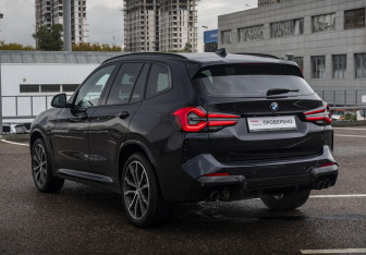 Подержанный автомобиль BMW X3 2021 года (8 фото)