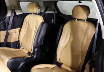 Подержанный автомобиль Kia Carnival 2021 года (13 фото)