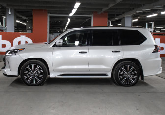 Подержанный автомобиль Lexus LX 2019 года (8 фото)