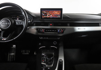 Подержанный автомобиль Audi A4 Sedan 2016 года (14 фото)