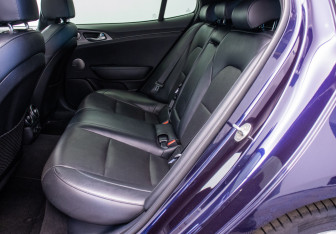 Подержанный автомобиль Kia Stinger 2018 года (11 фото)