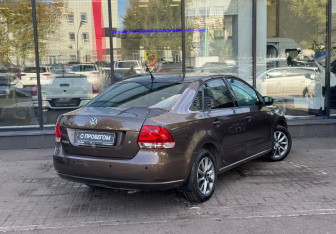 Подержанный автомобиль Volkswagen Polo Sedan 2014 года (8 фото)