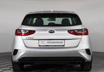 Подержанный автомобиль Kia Ceed Hatchback 2019 года (6 фото)