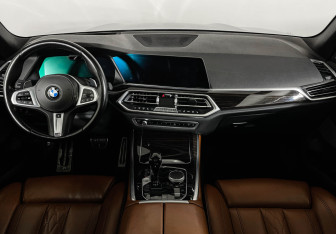 Подержанный автомобиль BMW X5 2018 года (12 фото)