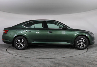 Подержанный автомобиль Skoda Superb Liftback 2018 года (4 фото)