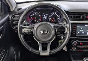 Подержанный автомобиль Kia Rio Sedan 2019 года (22 фото)