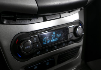 Подержанный автомобиль Ford Focus Sedan 2013 года (8 фото)