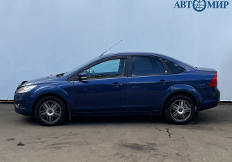 Подержанный автомобиль Ford Focus Sedan 2008 года (8 фото)