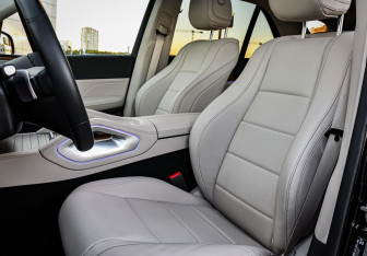 Подержанный автомобиль Mercedes-Benz GLE 2023 года (19 фото)