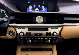 Подержанный автомобиль Lexus ES 2015 года (16 фото)