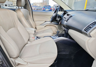 Подержанный автомобиль Citroen C-Crosser 2008 года (9 фото)