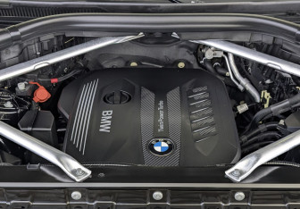 Подержанный автомобиль BMW X5 2022 года (9 фото)