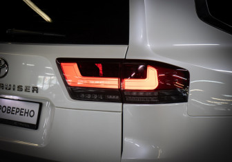 Подержанный автомобиль Toyota Land Cruiser Suv 2022 года (28 фото)