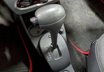 Подержанный автомобиль Renault Sandero 2012 года (25 фото)