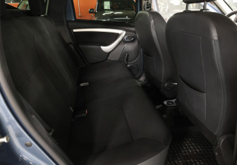 Подержанный автомобиль Nissan Terrano 2017 года (12 фото)