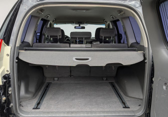 Подержанный автомобиль Toyota Land Cruiser Prado 2010 года (10 фото)