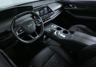Подержанный автомобиль Changan UNI-K 2023 года (19 фото)