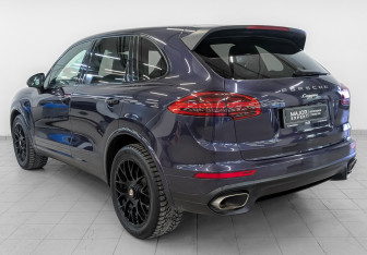 Подержанный автомобиль Porsche Cayenne 2017 года (7 фото)