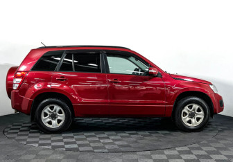 Подержанный автомобиль Suzuki Grand Vitara 2013 года (4 фото)