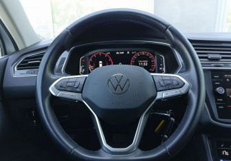 Подержанный автомобиль Volkswagen Tiguan 2021 года (14 фото)