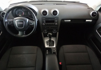 Подержанный автомобиль Audi A3 Hatchback 2010 года (9 фото)