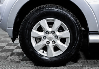 Подержанный автомобиль Mitsubishi Pajero 2013 года (15 фото)