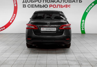Подержанный автомобиль Nissan Sentra Sedan 2015 года (4 фото)