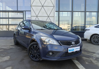 Подержанный автомобиль Kia Ceed Hatchback 2011 года (3 фото)