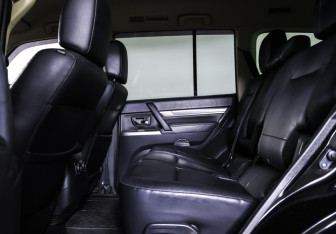 Подержанный автомобиль Mitsubishi Pajero 2014 года (12 фото)