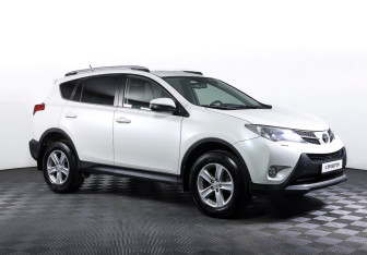 Подержанный автомобиль Toyota RAV4 2013 года (3 фото)