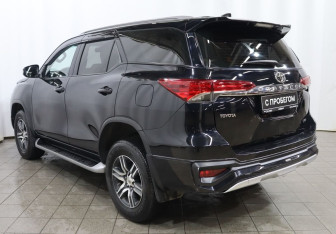 Подержанный автомобиль Toyota Fortuner 2019 года (6 фото)