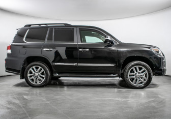 Подержанный автомобиль Lexus LX 2012 года (4 фото)