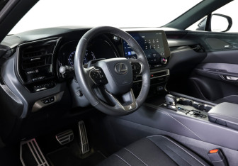 Подержанный автомобиль Lexus RX 2024 года (17 фото)