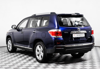 Подержанный автомобиль Toyota Highlander 2012 года (7 фото)
