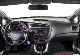 Подержанный автомобиль Kia Ceed Hatchback 2015 года (13 фото)