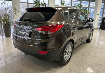Подержанный автомобиль Hyundai ix35 2012 года (5 фото)
