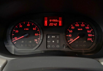 Подержанный автомобиль Renault Sandero 2013 года (13 фото)