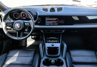 Подержанный автомобиль Porsche Cayenne 2023 года (12 фото)