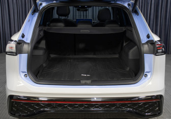 Подержанный автомобиль Volkswagen Tiguan 2024 года (10 фото)