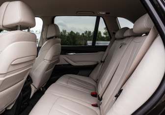Подержанный автомобиль BMW X5 2014 года (15 фото)