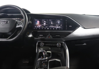 Подержанный автомобиль Geely Tugella 2022 года (14 фото)